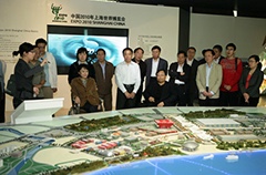 张海迪视察世博会生命阳光馆